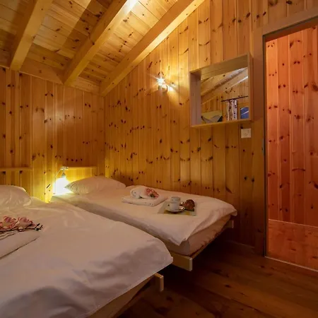 Chalet Lustycru בקתה