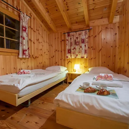 Chalet Lustycru בקתה *
